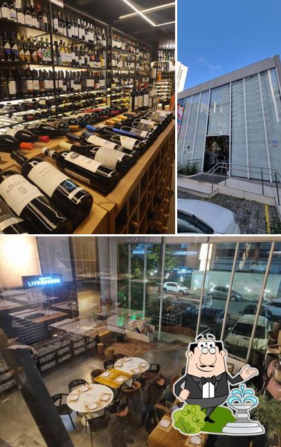 Desfrute da vista do exterior Entre Vinhos Store