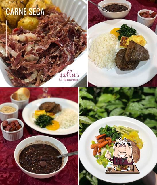Prove refeições de carne no Gallus Restaurante