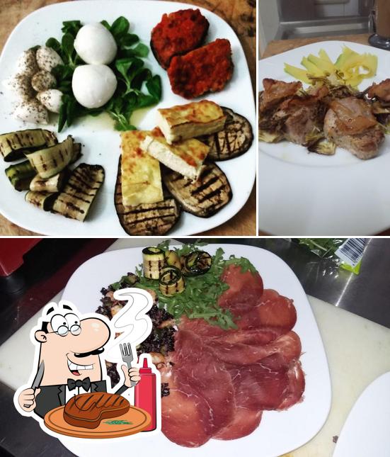 Ordina i un pasto a base di carne a Caffè Borgo Imperiali