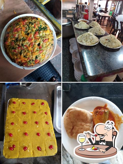Food at Hotel Raheem ഹോട്ടൽ റഹീം