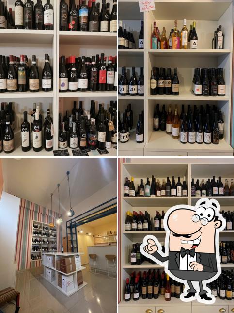 Gli interni di L' Altro Vino Enoteca Naturale
