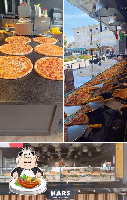 La foto della cibo e interni di NARS PIZZA