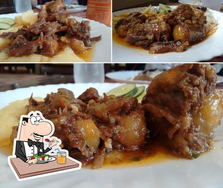 Comida em Restaurante Família Curitibana