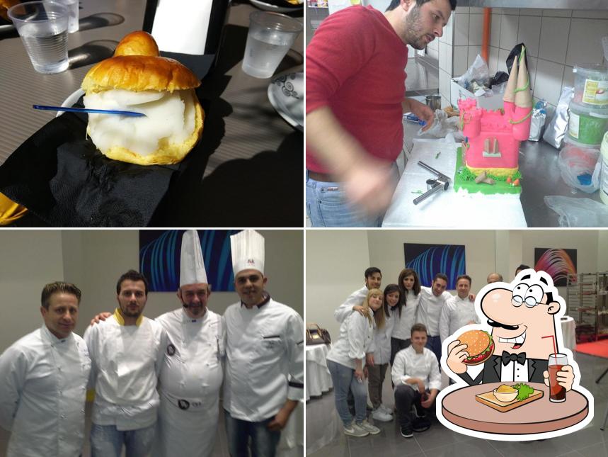 Ordina un hamburger a 24 ore cafè