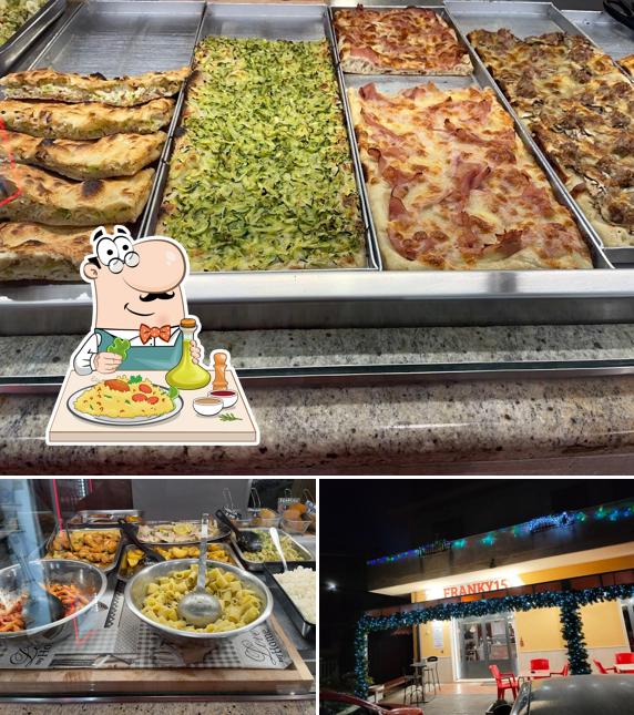Tra le varie cose da Seven Pizza si possono trovare la cibo e interni