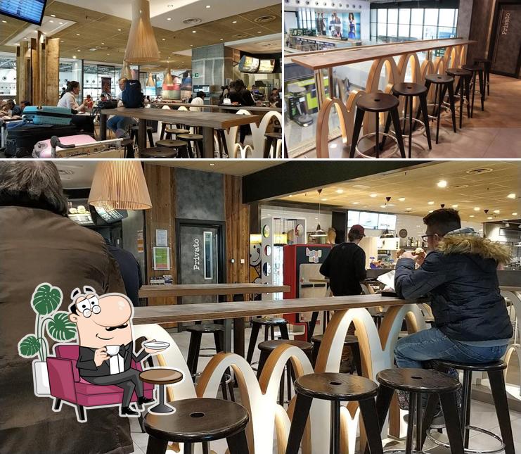 Dai un'occhiata agli interni di McDonald's