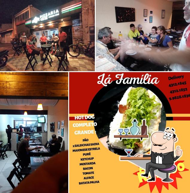 O interior do Pizzaria La Familia