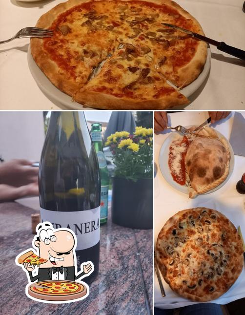 A Ristorante Pizzeria Grottino 83, puoi goderti una bella pizza
