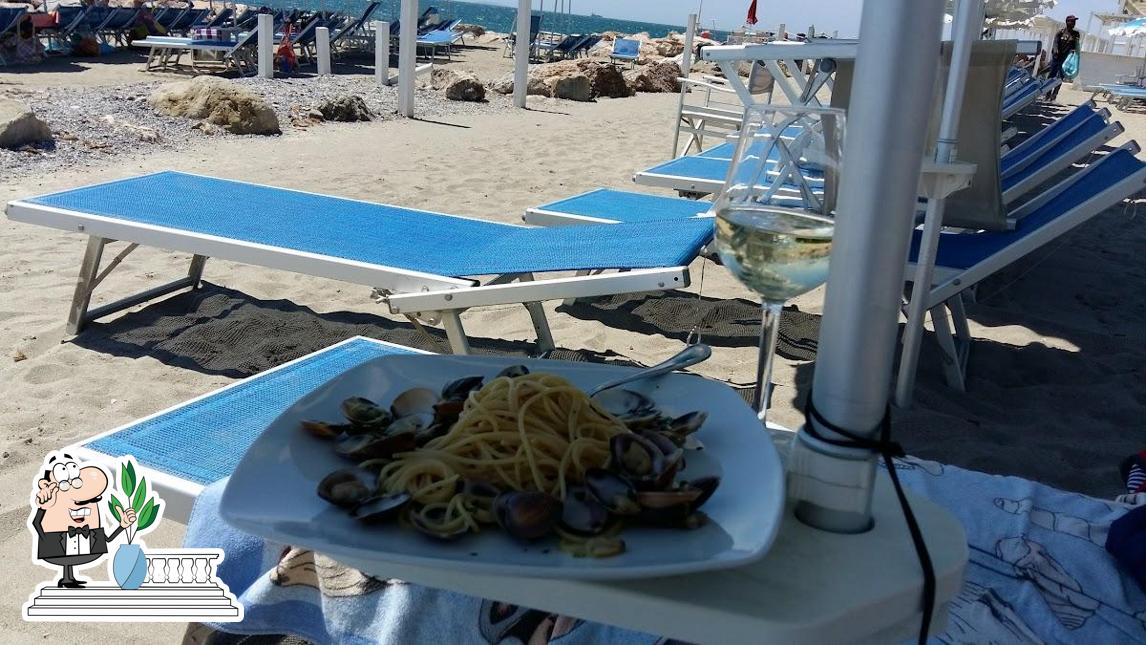 Guarda gli esterni di Bagno Bar Ristorante Verderiviera