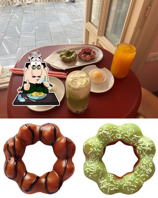 La cibo e interni del ristorante