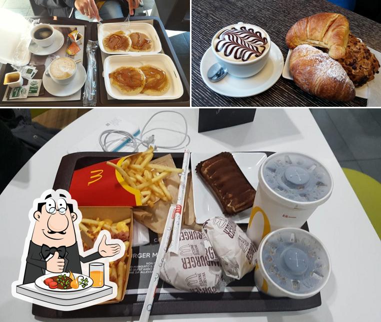 Dai un’occhiata alla foto che presenta la cibo e bevanda di McDonald's Formia via Vitruvio