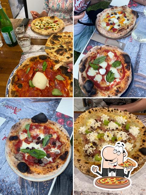 Scegli una pizza a Pizzeria Avalon BARACCOLA