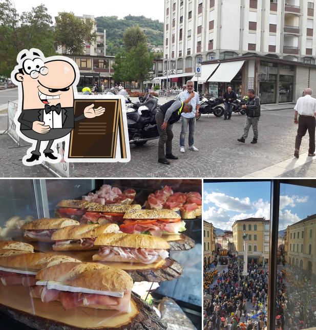 La foto di esterno e cittadini da Money Bar