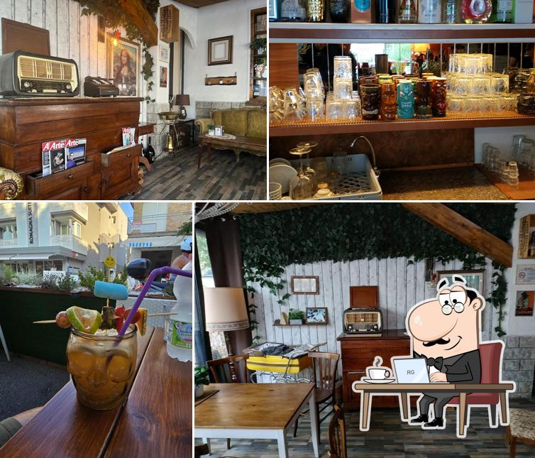 Siediti a un tavolo di Bar Mokambo
