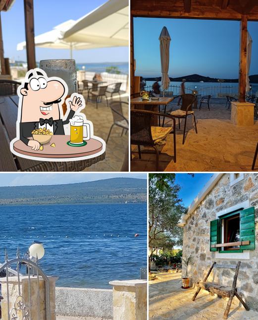 Puoi ordinare un rinfrescante bicchiere di birra chiara o scura