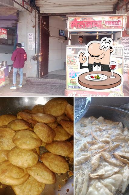 Food at Bherunath Samosa