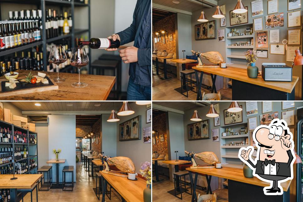 Dai un'occhiata agli interni di Cheese&wine bar Barolin