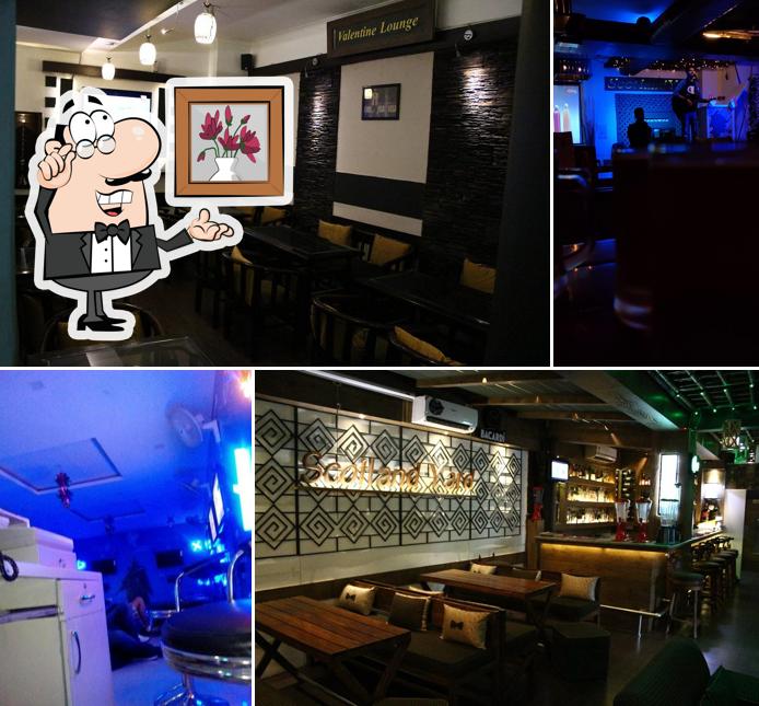 Take a seat at one of the tables at Scotland Yard Pub & Bar