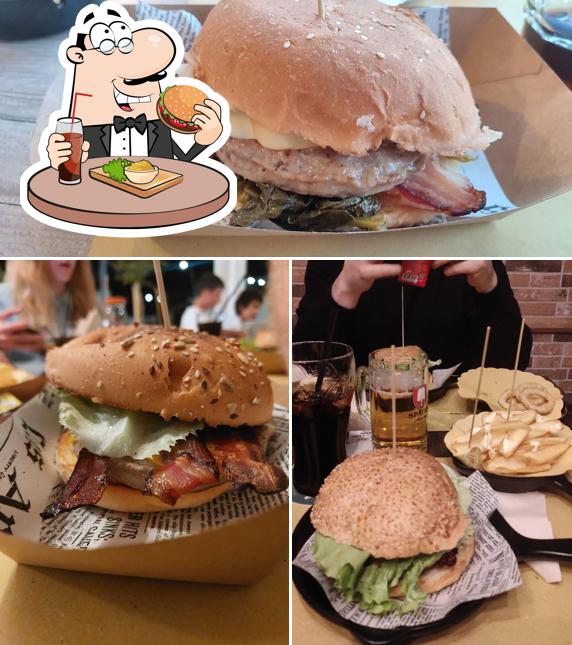 Prenditi un hamburger a Tana Del Luppolo - Beer Food Cocktail