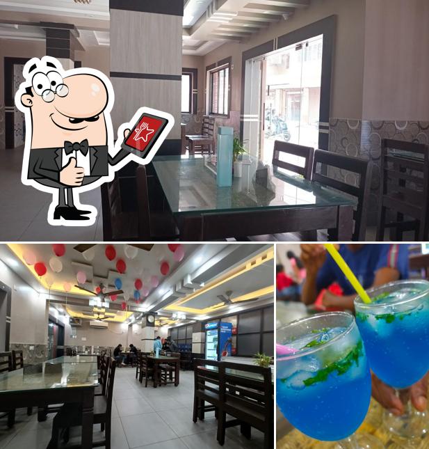 Look at this picture of Bolpur Food Court