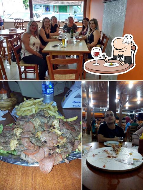 Dê uma olhada a imagem ilustrando comida e interior no Te Contei Lanches e Pizzas