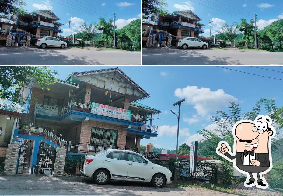 Enjoy the view at the outside area of Darjeeling Momo