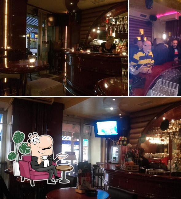 Siediti a un tavolo di Caffe bar "Code"