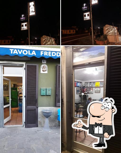 Dai un'occhiata agli interni di Bar Bivio