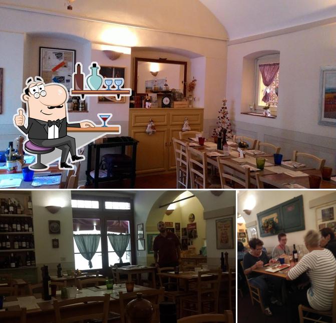 Questa è la immagine che raffigura la interni e bancone da bar di Trattoria dell'Abbondanza