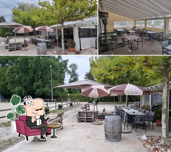 Dai un'occhiata agli interni di La Calèche Restaurant du Manège de la Pallanterie