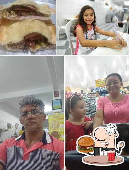 Experimente um hambúrguer no Lanche Mania