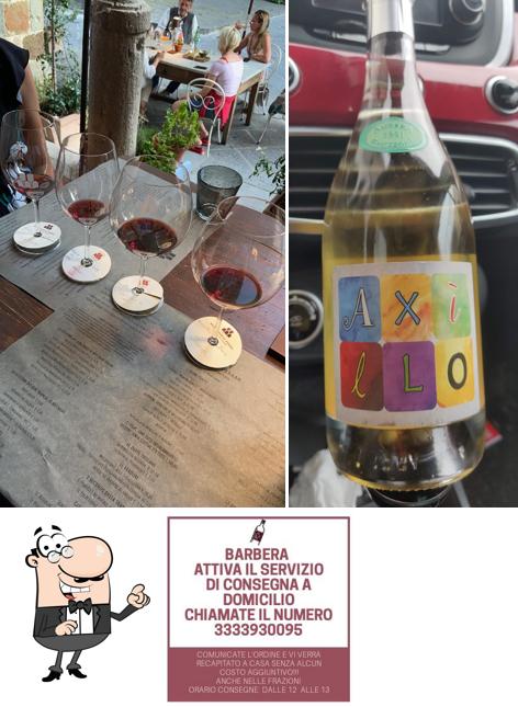 Dai un'occhiata agli interni di Bar Bera