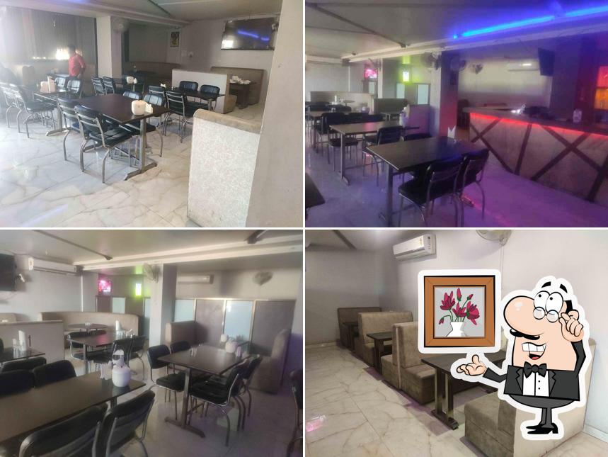 The interior of COCTAILS 19
