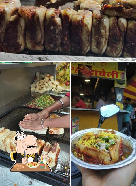 Chaat at Sk pal dabeli kach ki mashur Dabeli