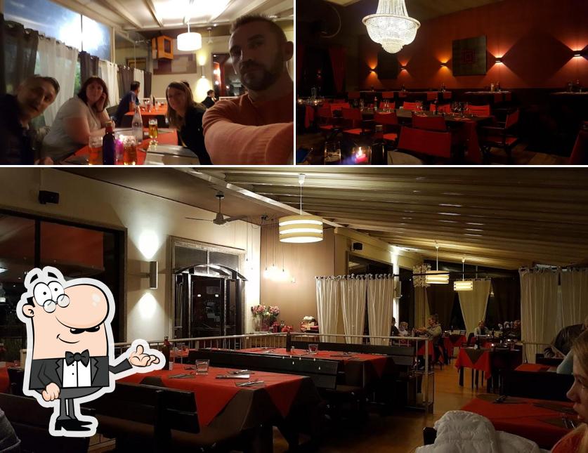 Siediti a un tavolo di Pizzeria Ristorante Via Vai