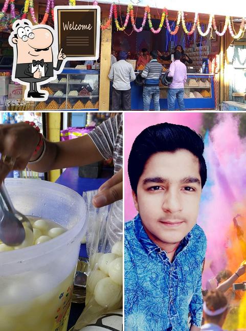 Look at this photo of भैरोदान पकौरी वाला