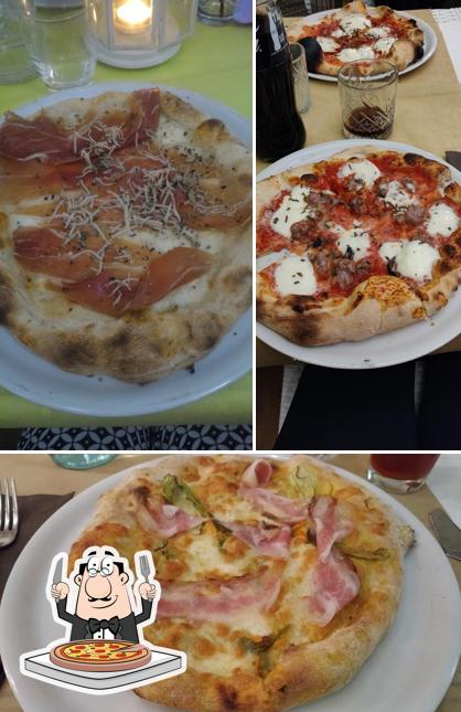 A Il Ristorantino, puoi prenderti una bella pizza