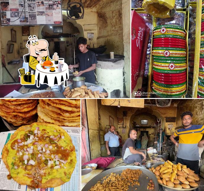 Food at Jagannath Sharma Pakodi Wale
