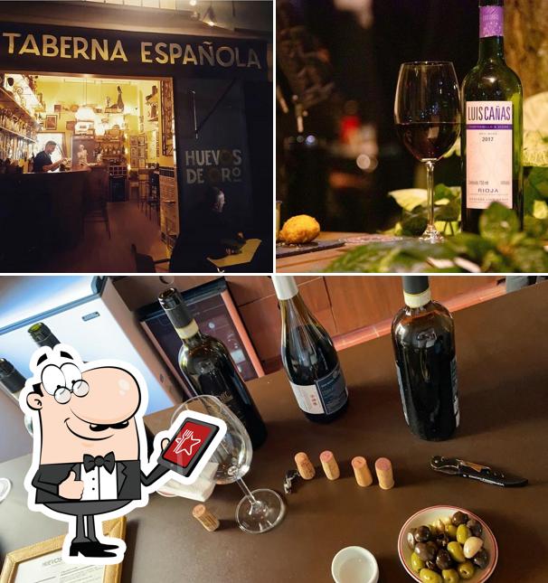 Confira a imagem mostrando exterior e vinho no Huevos de Oro