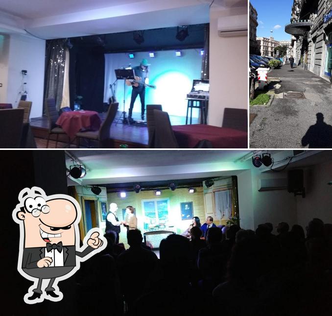 Questa è la immagine che mostra la interni e esterno di Caffè Teatro Angioino