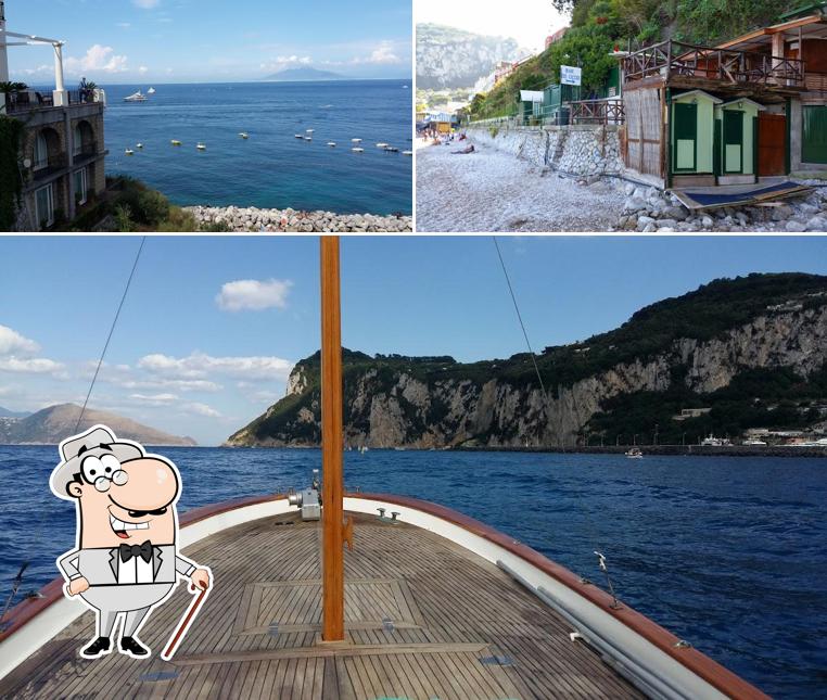Puoi goderti l'aria fresca da seduto all'esterno di J.K. Place Capri