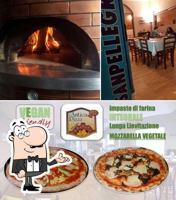 Questa è la immagine che presenta la interni e pizza di L'Antica Pizza