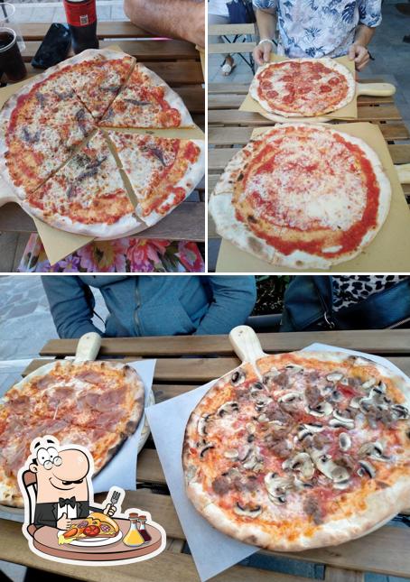 A Pizzeria Bufalotta Rivazzurra Rimini, puoi goderti una bella pizza