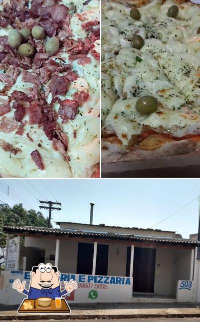 A Forno Paulista Pizzaria e Esfiharia se destaca pelo comida e exterior