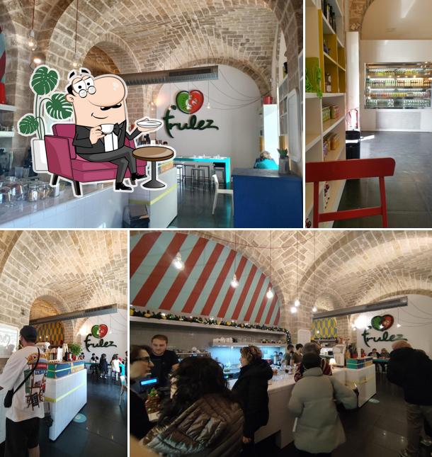 Siediti a un tavolo di Frulez