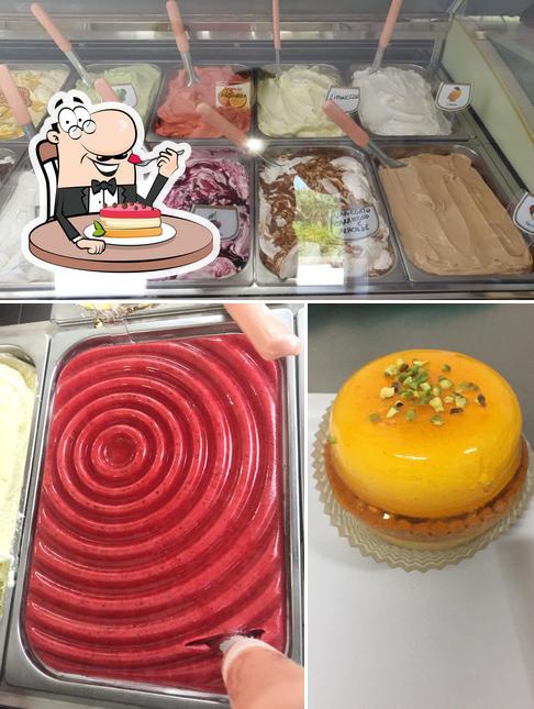 Pasticceria Gelateria Bar Siciliana Trinacria Saiola propone un'ampia selezione di dolci