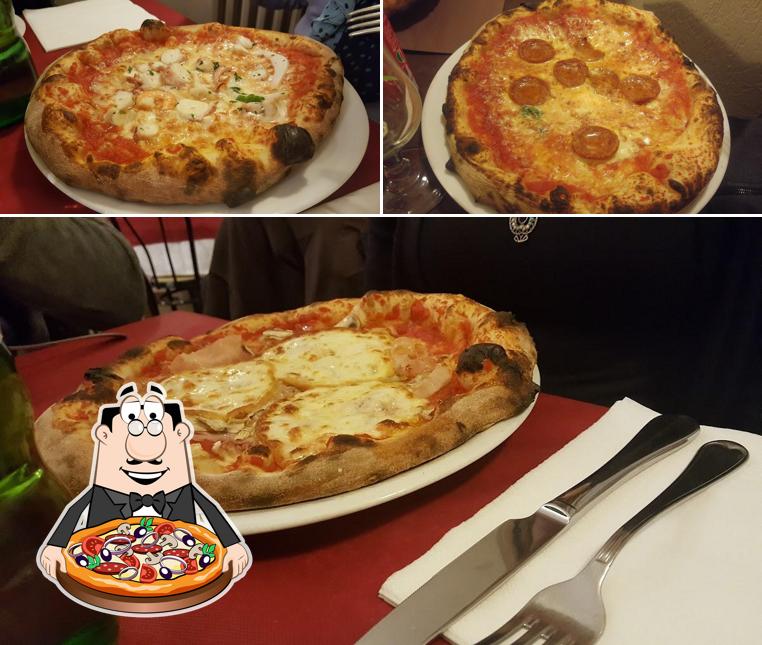 A Ristorante Pizzeria Vesuvio, puoi goderti una bella pizza