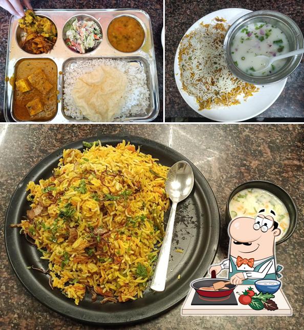 Chicken curry at Trilochan Sahoo Family Restaurant