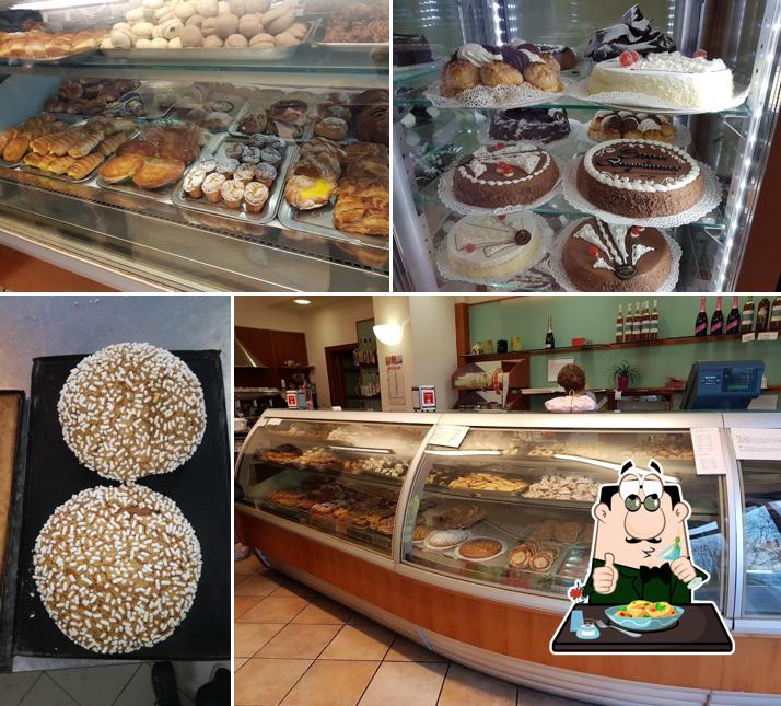 Cibo al Pasticceria "Le Campane"