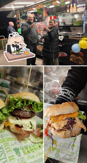 Tra le diverse cose da Luciano's Food House si possono trovare la cibo e bevanda